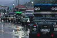 Relawan Land Rover Club Bandung menuju wilayah terdampak bencana Sumatera untuk menjalankan misi kemanusiaan. Foto: ERU-LRCB