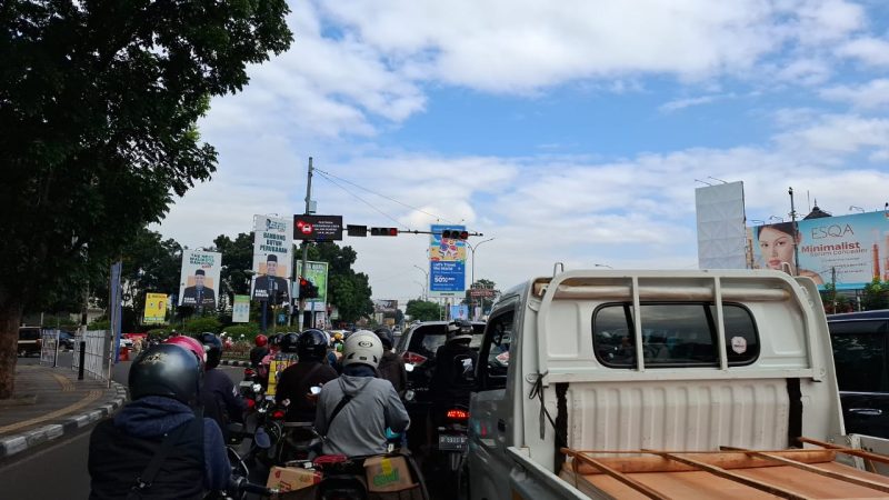Durasi lampu merah di perempatan Samsat Kiaracondong, segera diatasi Dishub Kota Bandung dengan pendanaan dari Pemprov Jawa Barat. Foto: Dok. Istimewa.