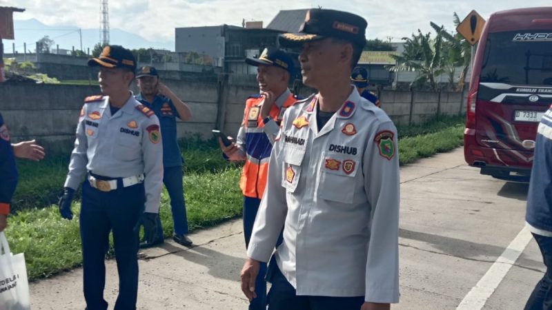 Dinas Perhubungan (Dishub) Kabupaten Bandung melakukan ramp check (pemeriksaan) terhadap setiap kendaraan yang memasuki wilayah Kabupaten Bandung. Foto: Dishub Kab. Bandung