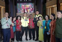 Kapolres Cimahi AKBP Niko Nurullah Adi Putra melakukan monitoring perayaan Natal di salah satu gereja di Kota Cimahi, Rabu (24/12/2025). Foto: Warta Pajajaran