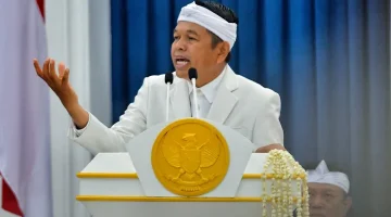 KDM mengubah skema pemberian bantuan pendidikan untuk para siswa SMA dan SMK sekolah swasta di Jawa Barat dari BPMU menjadi beasiswa perorangan agar lebih tepat sasaran. Foto: Jabarprov