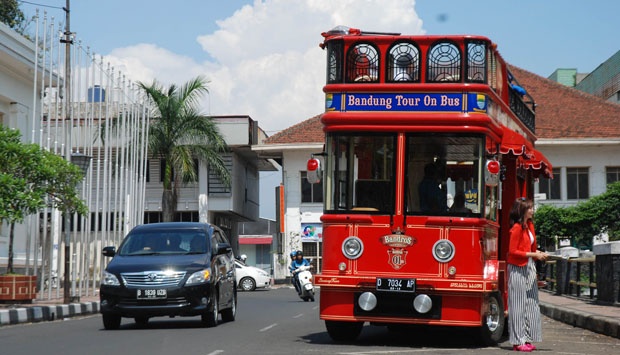 Lonjakan penumpang Bandung Tour on Bus (Bandros) terjadi selama libur Natal 2025 dan Tahun Baru 2026 yang bertepatan dengan libur sekolah. Foto: infobdg.com