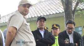 Sebanyak 24 truk bantuan dari Kementerian Pertanian Republik Indonesia (Kementan RI) diserahkan secara simbolis oleh Menteri Pertanian Andi Amran Sulaiman kepada korban bencana longsor di Kecamatan Cisarua, Kabupaten Bandung Barat, Rabu (28/1/2026). Foto : Istimewa