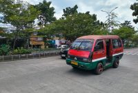 Angkutan umum Kota Bandung. Pemerintah Daerah Provinsi Jawa Barat resmi memberikan insentif pajak bagi kendaraan angkutan umum berpelat kuning yang berlaku mulai 1 Januari 2026. Foto: Istimewa