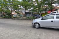 Arus lalu lintas di salah satu ruas jalan utama Kota Bandung tampak lengang pada pagi hari Tahun Baru 2026, Kamis (1/1/2026). Aktivitas kendaraan jauh berkurang dibandingkan hari biasa seiring masih berlangsungnya libur Natal dan Tahun Baru. Foto: Dok. Istimewa.