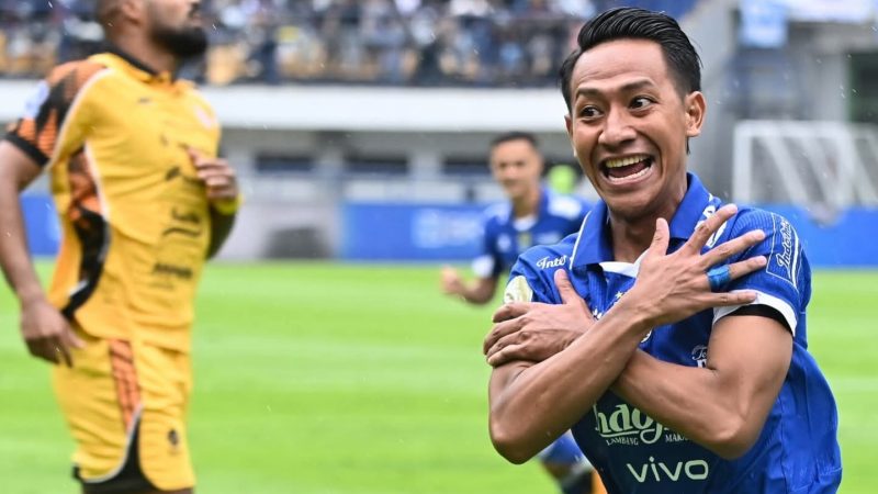 Selebrasi Beckham Putra usai mencetak gol ke gawang Persija Jakarta dalam laga Persib vs Persija di GBLA, selebrasi yang sebelumnya sempat memicu polemik saat laga di kandang Persija. Foto: Bandung Football