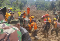 Foto : Operasi pencarian yang dilakukan Tim SAR gabungan dalam menemukan korban hilang di Desa Cibenda, Kecamatan Cipongkor, Kabupaten Bandung Barat, Jawa Barat, pada Selasa (26/3) (BPBD Kabupaten Bandung Barat)