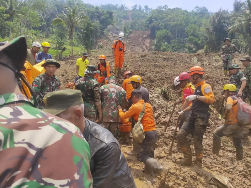 Foto : Operasi pencarian yang dilakukan Tim SAR gabungan dalam menemukan korban hilang di Desa Cibenda, Kecamatan Cipongkor, Kabupaten Bandung Barat, Jawa Barat, pada Selasa (26/3) (BPBD Kabupaten Bandung Barat)