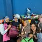 Dinas Pemberdayaan Perempuan, Perlindungan Anak dan Keluarga Berencana (DP3AKB) Provinsi Jawa Barat memberikan dukungan psikologis awal atau Psychological First Aid (PFA) kepada warga terdampak bencana tanah longsor di Desa Pasirlangu, Kecamatan Cisarua, Kabupaten Bandung Barat (KBB). Foto : Humas Jabar