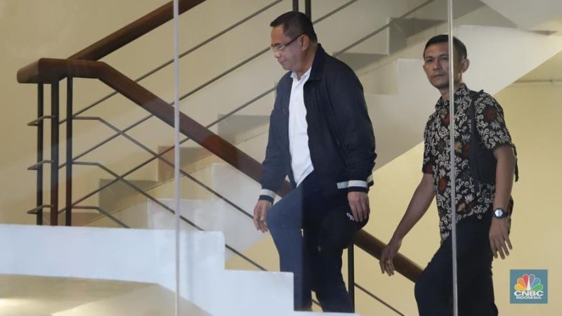 Foto: Bupati Pati Sudewo tiba di Gedung Merah Putih Komisi Pemberantasan Korupsi (KPK), Jakarta, Selasa (20/1/2026). Foto: CNBC Indonesia