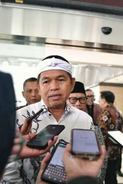 Viral Jalan Provinsi Ditutup untuk Resepsi, Dedi Mulyadi Perintahkan Pembongkaran