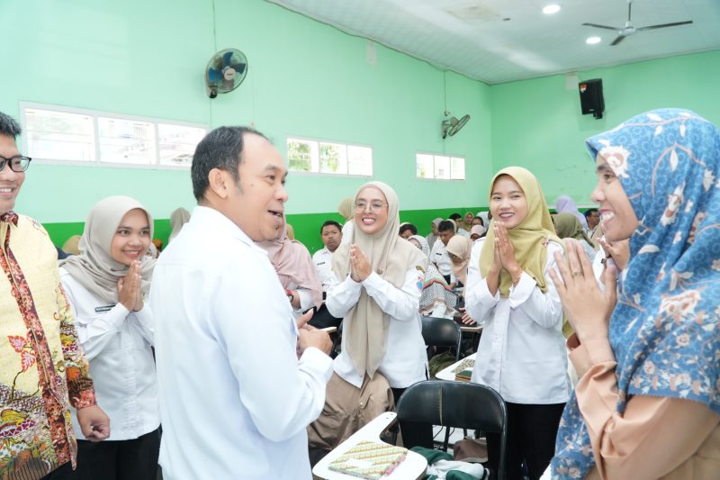 Wali Kota Cimahi, Ngatiyana menghadiri Bimbingan Teknis (Bimtek) Olimpiade Sains Nasional (OSN) jenjang SD tingkat Kota Cimahi Tahun 2026, bertempat  di Gedung PKG Kecamatan Cimahi Tengah pada Rabu (11/2), diikuti para guru pendamping dan perwakilan sekolah dasar se Kota Cimahi. Foto: cimahikota.go.id