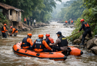 Ilustrasi: Pencarian korban hanyut di sungai oleh tim gabungan kepolisian, SAR, relawan, dan warga dengan menyisir aliran sungai.