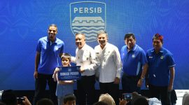 Doa bersama Persib Bandung di Stadion GBLA jelang Ramadan 1447 H, dihadiri Wakil Gubernur Jawa Barat Erwan Setiawan, manajemen klub, pemain, bobotoh, serta anak yatim sebagai simbol ikhtiar spiritual dan target juara musim 2025/2026. Foto: Humas Jabar