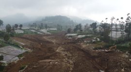 Situasi terkini lokasi longsor Desa Pasirlangu, Kecamatan Cisarua, Kabupaten Bandung Barat (KBB). Sudah tidak nampak lagi aktivitas pencarian korban longsor. Sunyi, meninggalkan kenangan traumatik bagi warga sekitar lokasi longsor. Foto: Istimewa