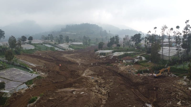 Situasi terkini lokasi longsor Desa Pasirlangu, Kecamatan Cisarua, Kabupaten Bandung Barat (KBB). Sudah tidak nampak lagi aktivitas pencarian korban longsor. Sunyi, meninggalkan kenangan traumatik bagi warga sekitar lokasi longsor. Foto: Istimewa