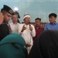 Gubernur Jawa Barat Dedi Mulyadi berdialog dengan warga korban banjir di Aula Desa Sukahurip, Kecamatan Pamarican, Kabupaten Ciamis, Rabu (25/2/2026), sekaligus menyerahkan bantuan Rp5 juta per kepala keluarga yang disalurkan langsung ke rekening penerima tanpa potongan. Foto: Humas Jabar