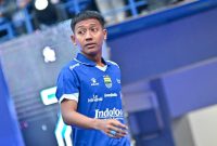 OPTIMISME TINGGI: Gelandang Persib Bandung, Beckham Putra Nugraha menjelang laga krusial leg kedua babak 16 besar AFC Champions League 2 melawan Ratchaburi FC pada 18 Februari mendatang, Beckham menegaskan kesiapan mental tim untuk membalikkan keadaan di hadapan pendukung sendiri di Stadion GBLA. Foto: ligaindonesiabaru.com