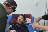 Kasus meninggalnya siswa kelas VII SMP berinisial NS (12), warga Kecamatan Jampang Kulon, Kabupaten Sukabumi, menjadi perhatian publik. Remaja tersebut meninggal dunia setelah sempat menjalani perawatan medis dengan sejumlah luka bakar di tubuhnya. (SC Youtube)