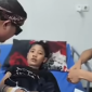 Kasus meninggalnya siswa kelas VII SMP berinisial NS (12), warga Kecamatan Jampang Kulon, Kabupaten Sukabumi, menjadi perhatian publik. Remaja tersebut meninggal dunia setelah sempat menjalani perawatan medis dengan sejumlah luka bakar di tubuhnya. (SC Youtube)