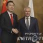 Ketua Duma Negara Rusia Viacheslav Volodin saat melakukan pertemuan bilateral dengan Ketua Parlemen Mongolia Nyam-Osorin Uchral di Moskow untuk membahas penguatan sistematisasi kerja sama antar-lembaga negara. Foto: Metro TV