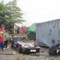 Foto Kecelakaan lalu lintas melibatkan truk kontainer dengan mobil sedan hitam di Karawang