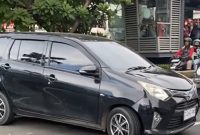 Aksi pengemudi Toyota Calya melaju ugal-ugalan di Jalan Gunung Sahari, Jakarta Pusat, viral di media sosial. Foto : Istimewa