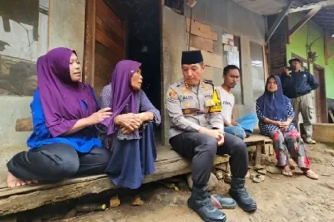 Kapolresta Bandung Kombes Pol Aldi Subartono terjun langsung mengecek kesiapan salah satu sasaran program tersebut di Kampung Pasirsari Lebak, Desa Patrolsari, Kecamatan Arjasari, Kabupaten Bandung, Senin (23/2/2026). Foto: tribratanews.jabar.polri.go.id