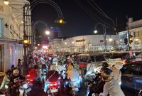 Kondisi Lalu Lintas Jalan Asia Afrika Yang dipadati oleh pengunjung dari luar kota (Foto Isitmewa)