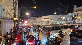 Kondisi Lalu Lintas Jalan Asia Afrika Yang dipadati oleh pengunjung dari luar kota (Foto Isitmewa)