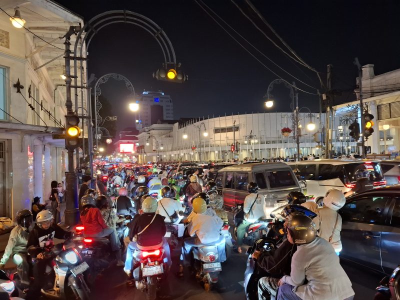 Kondisi Lalu Lintas Jalan Asia Afrika Yang dipadati oleh pengunjung dari luar kota (Foto Isitmewa)