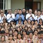 Wakil Presiden RI Gibran Rakabuming Raka didampingi Wakil Gubernur Jawa Barat Erwan Setiawan dan Walikota Bandung Muhammad Farhan meninjau kegiatan ekstrakurikuler e-sport dan karya teknologi berbasis IoT siswa di SMP Santa Yusuf, Kota Bandung, Rabu (4/3/2026). Kunjungan tersebut mendorong siswa mengembangkan talenta digital dan mengikuti kompetisi teknologi. Foto: Humas Jabar