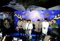 Gubernur Jawa Barat Dedi Mulyadi bersama Kapolri Jenderal Listyo Sigit Prabowo menghadiri acara buka puasa bersama dan silaturahmi dengan elemen masyarakat di halaman Mapolda Jawa Barat, Bandung, Rabu (4/3/2026). Kegiatan tersebut juga membahas kesiapan pengamanan arus mudik Lebaran serta penyerahan simbolis kunci rumah program Rutilahu. Foto: Humas Jabar