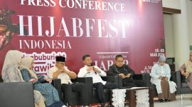 Wakil Gubernur Jawa Barat Erwan Setiawan memberikan keterangan kepada media saat konferensi pers kegiatan Hijabfest x Jabar Halal Fair 2026 di Sabuga ITB, Bandung, Sabtu (7/3/2026). Ia menegaskan Jawa Barat berpotensi menjadi pionir pengembangan ekonomi syariah dan industri halal di tingkat nasional maupun global. Foto: Humas Jabar