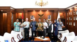 Wakil Gubernur Jawa Barat Erwan Setiawan menerima kunjungan Duta Besar Kanada untuk Indonesia Jess Dutton di Gedung Sate, Bandung, Rabu (11/3/2026). Pertemuan tersebut membahas peluang investasi serta kerja sama pendidikan dan teknologi antara Kanada dan Jawa Barat. Foto: Humas Jabar