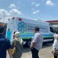 Petugas kesehatan memberikan pelayanan pemeriksaan kepada pemudik di mobil layanan kesehatan di rest area tol wilayah Karawang. Dinas Kesehatan Jawa Barat menyiagakan 12 unit mobil layanan kesehatan untuk melayani pemudik selama Idul Fitri 2026. Foto: Humas Jabar