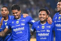 Selebrasi para pemain Persib Bandung saat berhasil membobol gawang Madura United pada pertandingan di Stadion Gelora Bandung Lautan Api (GBLA), Kamis (27/2/2026) malam WIB. Foto: ligaindonesiabaru.com