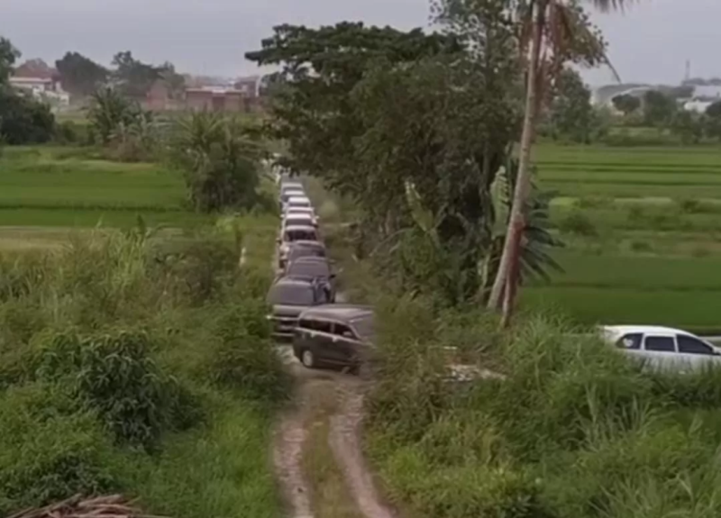 Pemudik arus balik Lebaran viral nyasar ke sawah usai ikuti Google Maps (Dok Istimewa)