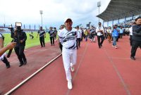 Gubernur Jawa Barat Dedi Mulyadi secara resmi membuka Liga Sabrengna Piala Gubernur Jawa Barat 2026 yang digelar di Lapangan Arcamanik, Kota Bandung, Senin (30/3/2026). (Dok Humas Jabar)