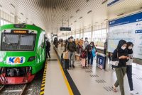 Penumpang kereta api di Stasiun (Foto : KAI)