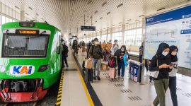 Penumpang kereta api di Stasiun (Foto : KAI)