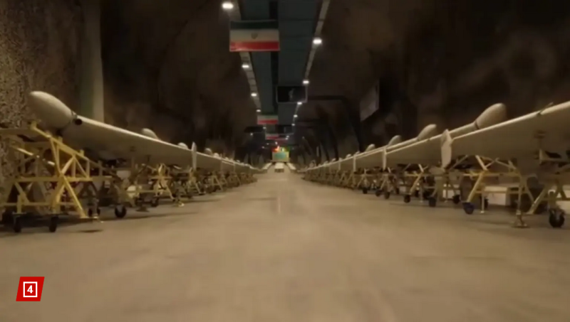 Bunker bawah tanah yang dipenuhi deretan drone tempur milik Iran dipaemerkan oleh televisi Iran Fars setelah serangan AS dan Israel dalam operasi gabungan pada Sabtu (28/2/2026).(Telegram FarsNA via New York Post)
