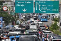 Ilustrasi Sejumlah kendaraan bergerak melambat saat pemberlakuan satu arah menuju jalur wisata Puncak di Simpang Gadog, Kabupaten Bogor, Jawa Barat, ANTARA/Arif Firmansyah