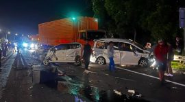 Kecelakaan lalu lintas secara beruntun melibatkan 10 kendaraan terjadi di KM 93 Ruas Tol Cipularang arah Jakarta pada Kamis, 5 Maret 2026 pukul 20.18 WIB. (Dok. Jasamarga)
