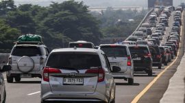 Polri mengharapkan agar masyarakat mengatur waktu perjalanan arus balik agar tidak terjadi penumpukan kendaraan pada waktu tertentu. (FOTO:ANTARA/Darryl Ramadhan).
