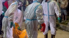 Tim SAR gabungan berhasil menemukan dan mengevakuasi jenazah Riki Supiadi (40) korban terakhir dalam peristiwa longsor di TPST Bantargebang, Kota Bekasi. Senin (9/3/2026) (Foto: Tim SAR Jakarta)

