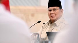 Presiden Prabowo Subianto meminta jajaran menteri dalam Kabinet Merah Putih untuk menyiapkan berbagai langkah antisipatif dalam menghadapi potensi krisis energi global, khususnya yang berkaitan dengan ketersediaan dan harga bahan bakar minyak (BBM). (Dok Setneg)