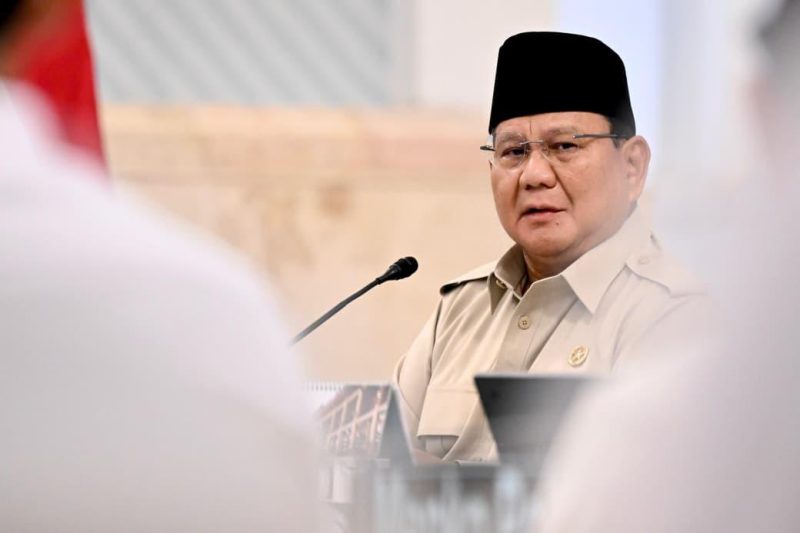 Presiden Prabowo Subianto meminta jajaran menteri dalam Kabinet Merah Putih untuk menyiapkan berbagai langkah antisipatif dalam menghadapi potensi krisis energi global, khususnya yang berkaitan dengan ketersediaan dan harga bahan bakar minyak (BBM). (Dok Setneg)