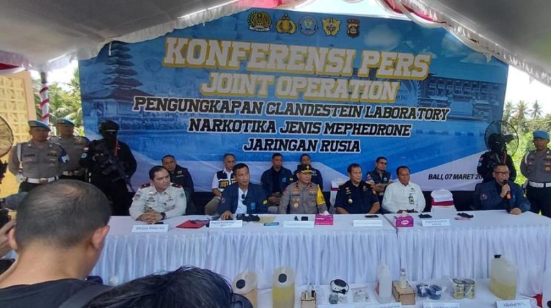 Foto: Sinergi Bea Cukai dan Badan Narkotika Nasional (BNN) ungkap laboratorium narkotika tersembunyi (clandestine lab) di Kabupaten Gianyar, Bali. (Dok. DJBC)
