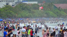 Suasana Pantai Pangandaran dipadati oleh Wisatawan (Foto Istimewa)